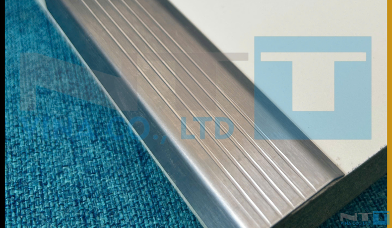 NẸP INOX CHỐNG TRƠN L25x15 GIẢI PHÁP AN TOÀN CHO MỌI CÔNG TRÌNH