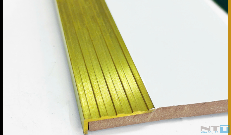 Nẹp đồng L30.10 gân – Nẹp chống trơn trượt, bo mép cạnh bền đẹp