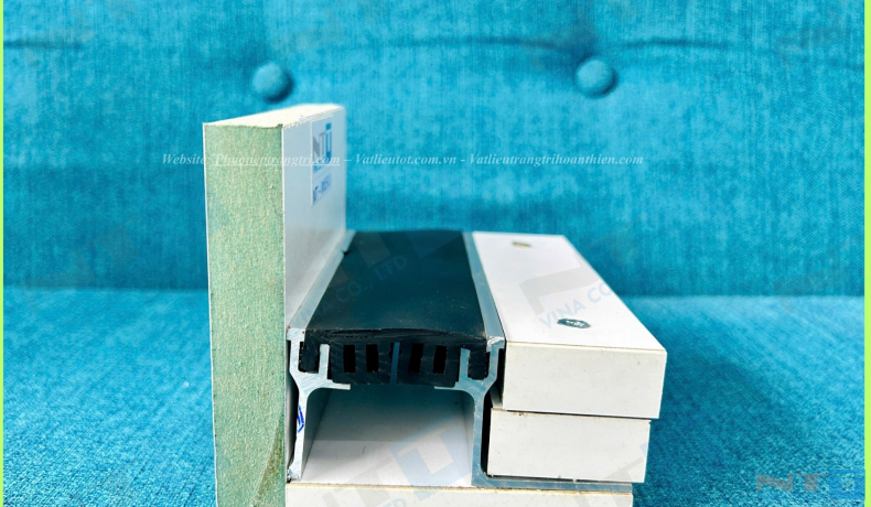 Nẹp khe lún góc tường NTT-KNG50cs – Giải pháp kỹ thuật & thẩm mỹ cho khe giãn công trình
